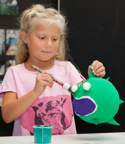 Kind beim Programm Museum zum Mitmachen