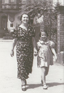 Renata Harris mit Mutter Grete noch gemeinsam in Deutschland.